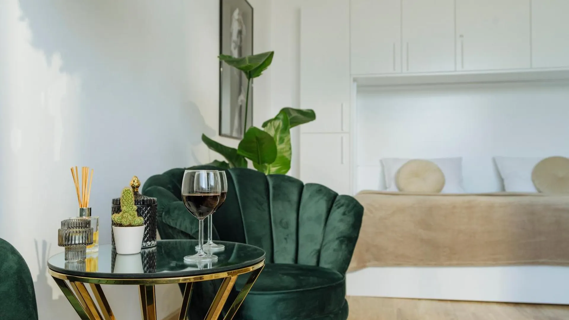 Sunset Rooftop Apartment Near Baba Novac Bucarest