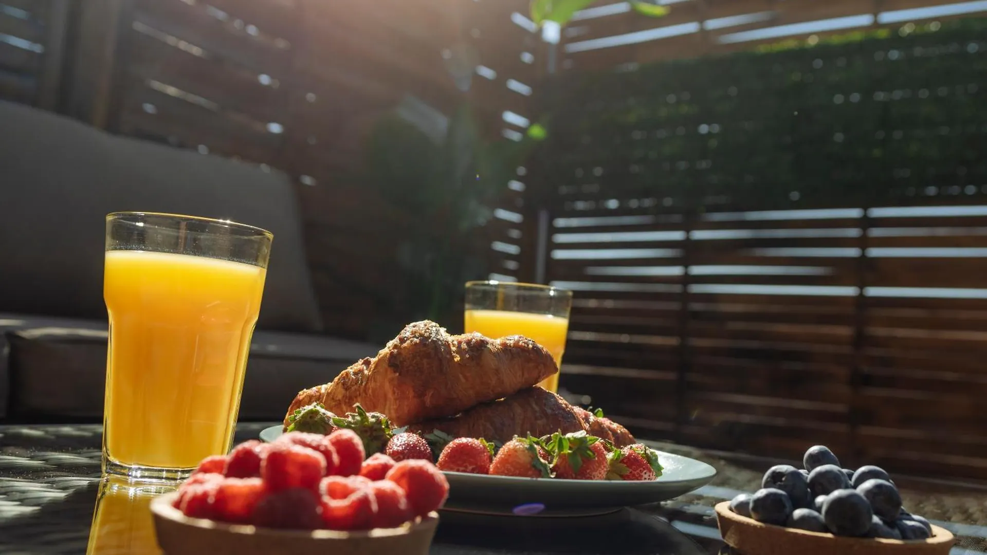 Sunset Rooftop Apartment Near Baba Novac Bucarest Romania