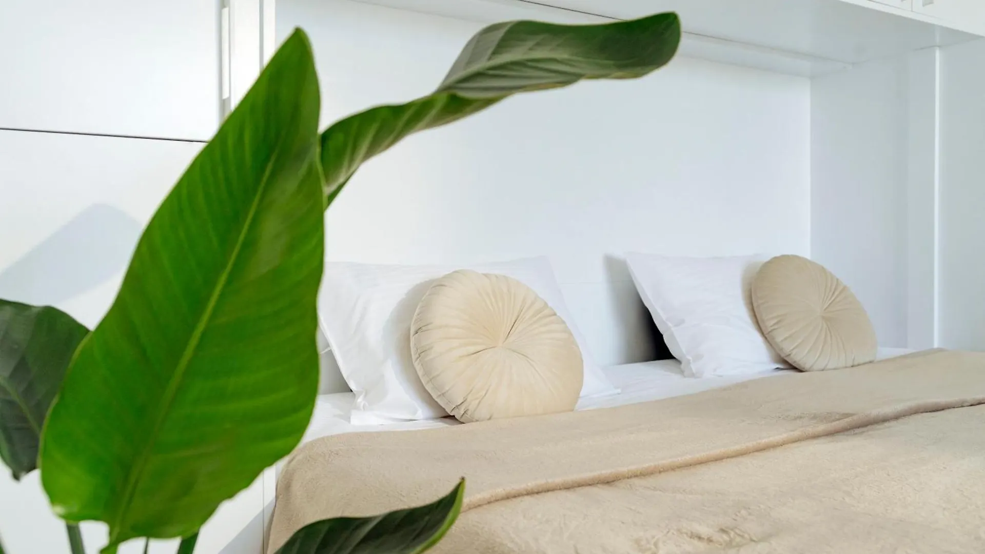 Sunset Rooftop Apartment Near Baba Novac Bucarest