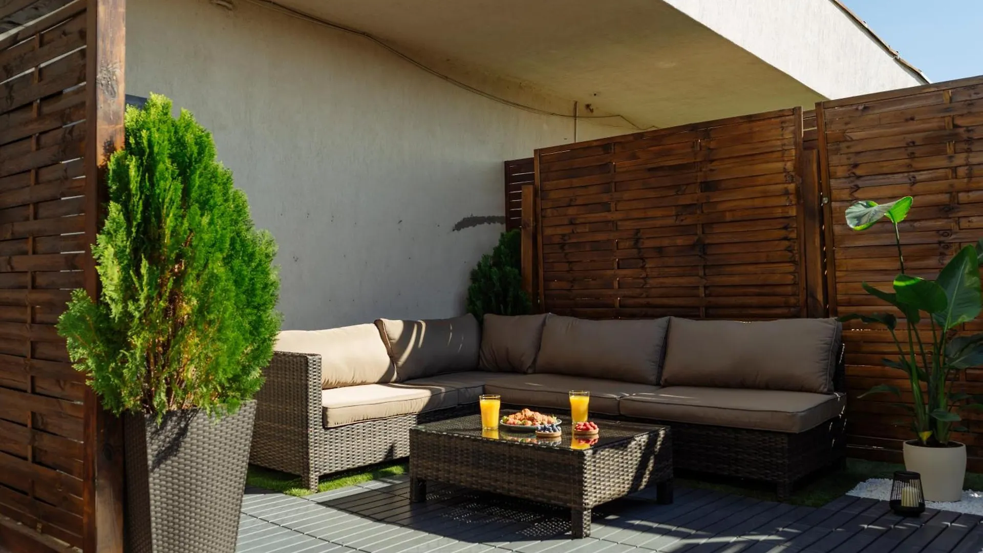 Sunset Rooftop Apartment Near Baba Novac Bucarest