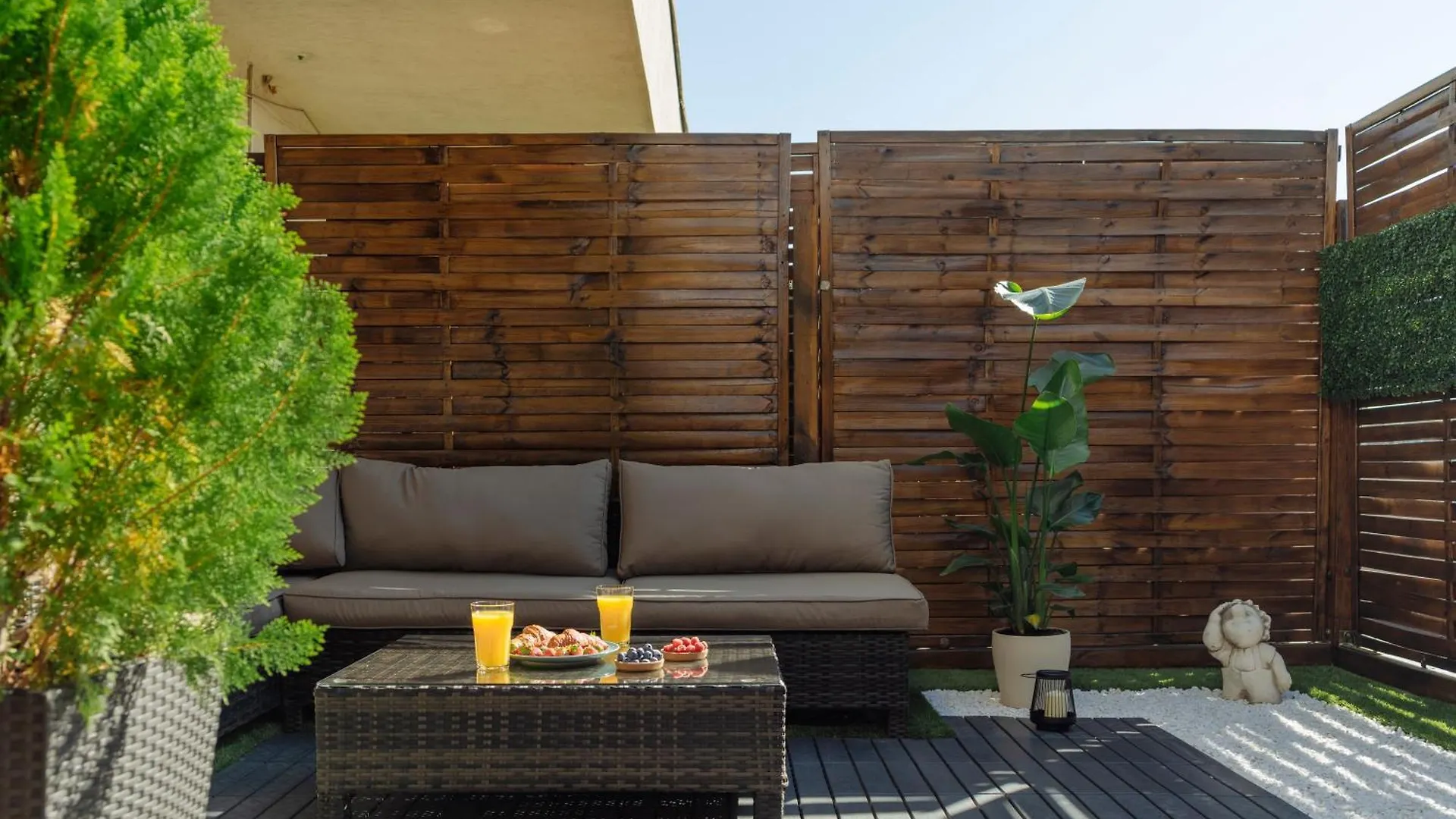 Sunset Rooftop Apartment Near Baba Novac Bucharest Romania