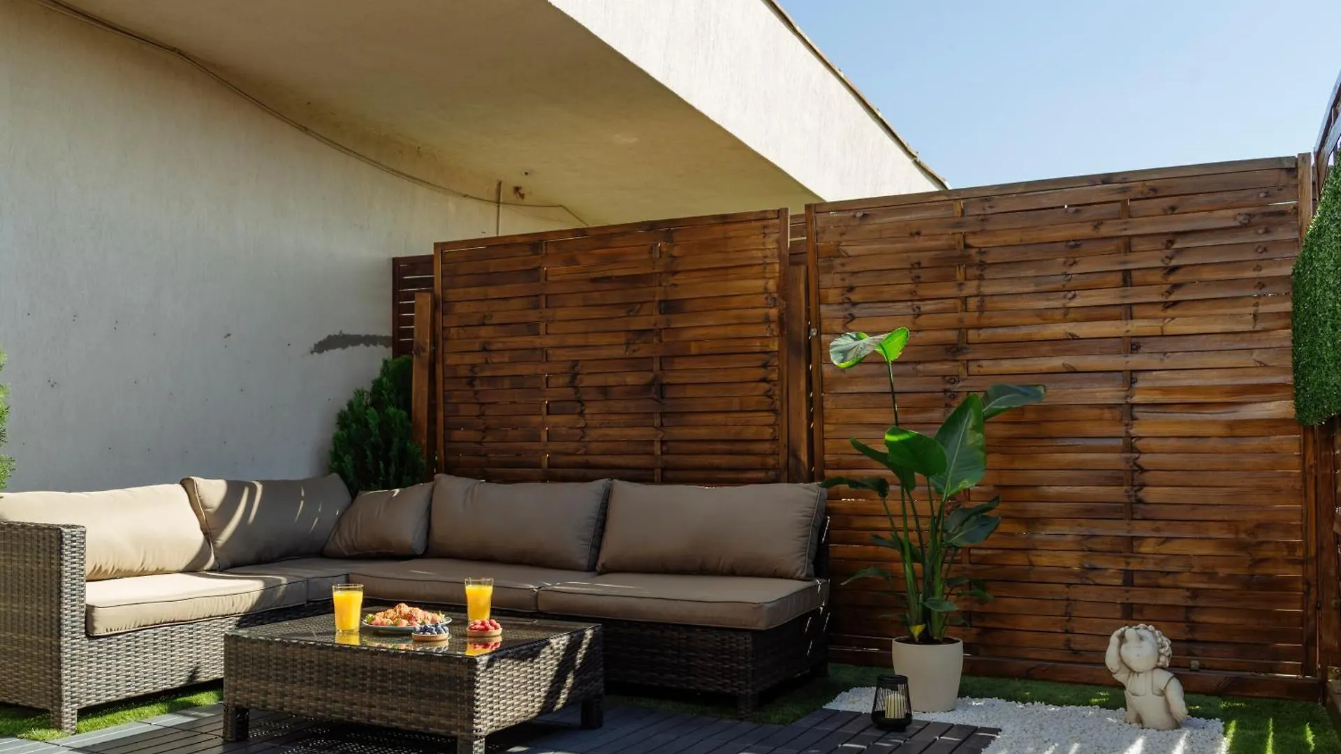 Sunset Rooftop Apartment Near Baba Novac Bucharest