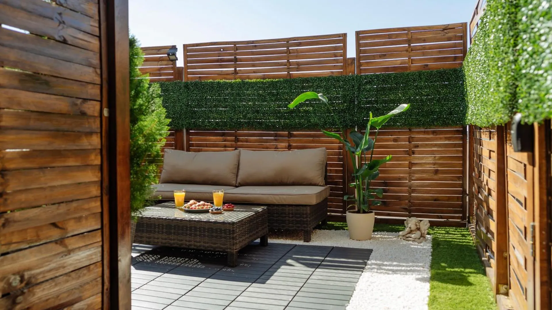 Sunset Rooftop Apartment Near Baba Novac Bucharest