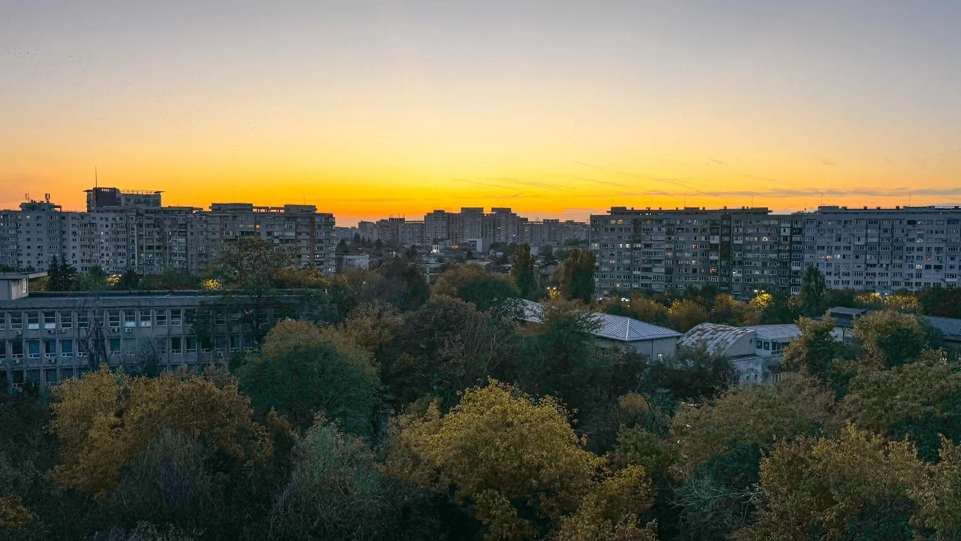 Sunset Rooftop Apartment Near Baba Novac Bucharest Romania